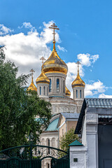 Fototapeta na wymiar Golden domes of the Church of the Resurrection of Christ and the New Martyrs on Sretenka