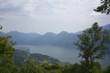 Fototapeta na wymiar Panorama of mountain lake Como from hiking trail in the hills and mountains