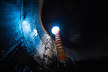 Blower fresh air into oil storage tank
