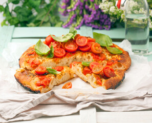 Focaccia with tomatoes and basil (ph. Archivio Collection)