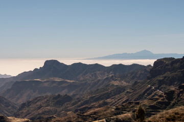 Fototapeta na wymiar Montañas en la cumbre de la isla de Gran Canaria, España