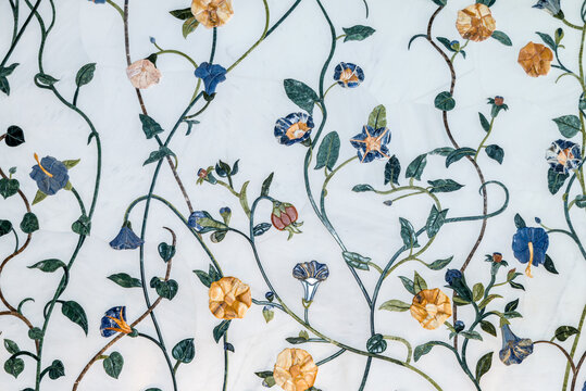 Florale Muster in der Scheich-Zayid-Moschee in Abu Dhabi
