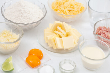 Ingredients to prepare a a delicious cheese and ham tartlet
