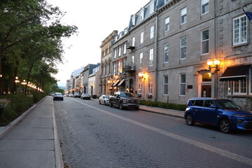 Fototapeta na wymiar Tourisme ville de Québec au Canada. Rue d'Auteuil dans le Vieux-Québec. Architecture et rue historique.