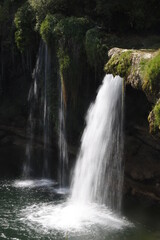 Fototapeta na wymiar Waterfall in the countryside of Burgos