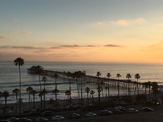Fototapeta na wymiar Sunset over Oceanside Pier 
