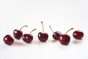 ダークチェリーを白バックで