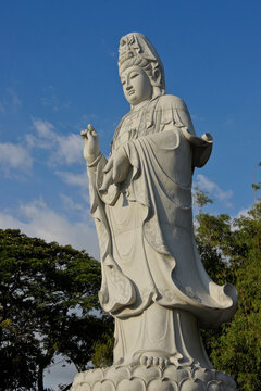 Statue of Kwan Yin (Guan Yin), Goddess of Mercy, Puh Toh Tze (Poh Toh Tse, Pu Tuo Si) Buddhist temple, Kota Kinabalu, Sabah (Borneo), Malaysia