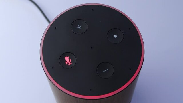 Smart home speaker - microphone - turned off - mute microphone - privacy indicated with red light