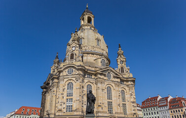 Fototapeta na wymiar Historic Frauenkirche church and colorful houses in Dresden, Germany