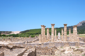 Fototapeta premium Ruinas Romanas templo con columnas de baelo Clauida