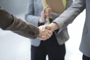 Fototapeta premium Business people shaking hands in meeting