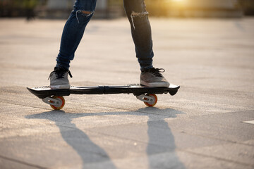 Obraz premium Skateboarder legs skateboarding at outdoors