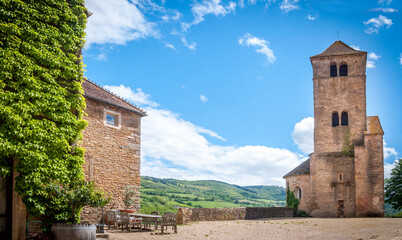 Vues du château de Pierreclos  en Bourgogne