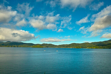 湖と快晴（福島県猪苗代湖）
