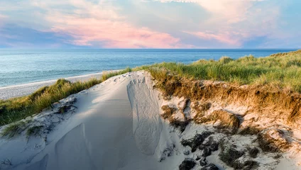 Crédence en verre imprimé Mer du Nord, Pays-Bas Dune avec herbe de plage au premier plan. L& 39 île de Sylt.