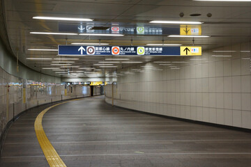 新宿駅、新宿三丁目駅付近の地下道