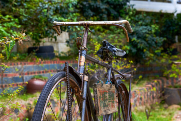 Fototapeta na wymiar An overall partial close-up of an old rusty bicycle