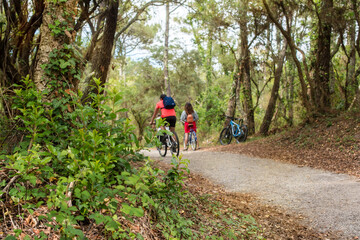 Fototapeta premium Couple going on a mountain bike ride in the forest