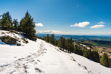 Fototapeta na wymiar Mountain tour along the Alpenfreiheit premium trail near Oberstaufen