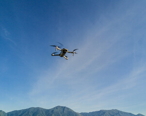 Obraz na płótnie Canvas Drone en vuelo. 