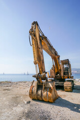 an old and rusty excavator in a construction site