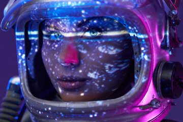 Portrait of female astronaut in studio with illumination © Fxquadro