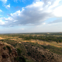 Obraz premium The beautiful landscape and cloudy sky at Indian Rajasthan Village.