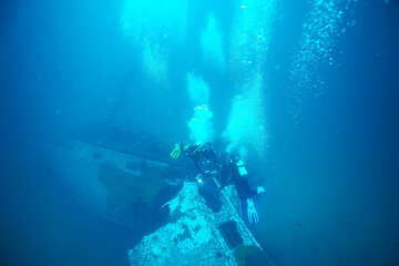 Naklejka na ściany i meble shipwreck diving landscape under water, old ship at the bottom, treasure hunt