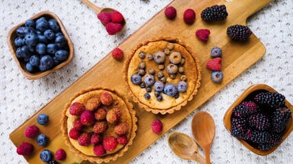blueberry muffins berry pie on table raspberry 