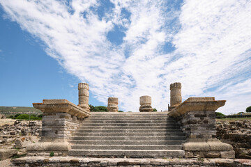 Escalinata ruinas templo romano en Baelo Claudia