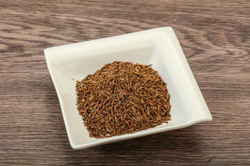 Dry zeera seeds in the bowl