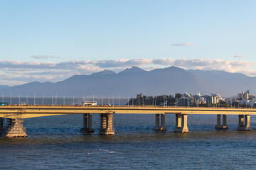 Fototapeta na wymiar bridge over sea of Florianópolis Island and Hercílio Luz Bridge, Santa Catarina, Brazil, florianopolis