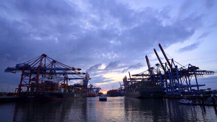 Fototapeta na wymiar Port of Hamburg in the evening in the back light - travel photography