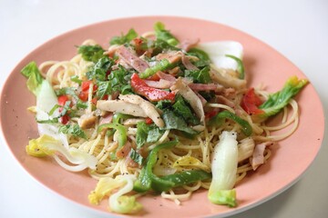 野菜っぱいのパスタ