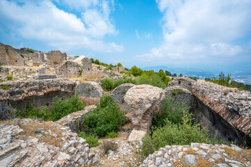 The remains of an Opramoas monument, aqueduct, a small theater, a temple of Asclepius, sarcophagi, and churches from Rhodiapolis, which was a city in ancient Lycia. Today it is located in Kumluca. 