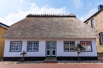 Strohdach auf einem Haus in Maasholm