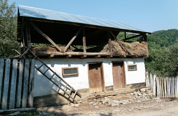 Stodołą na rumuńskiej wsi © Miroslaw