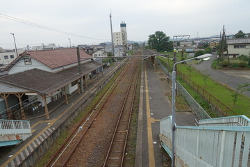Fototapeta na wymiar 曇りの日の日本の線路