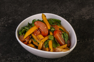 Salad with mango and chicken