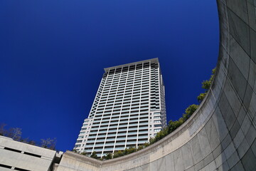 Fototapeta premium tower apartment 晴天下のタワーマンション