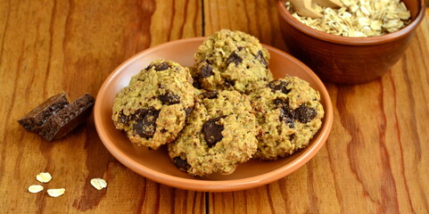 Chocolate сhip оatmeal сookies on a ceramic plate