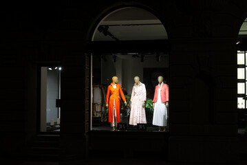 Shopping window at store for women's clothes at the old town of Zurich at night. Photo taken May 29th, 2021, Zurich, Switzerland. - obrazy, fototapety, plakaty