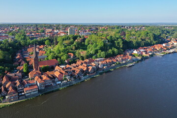 Fototapeta na wymiar Lauenburg an der Elbe, Altstadt mit Elbstraße aus der Luft