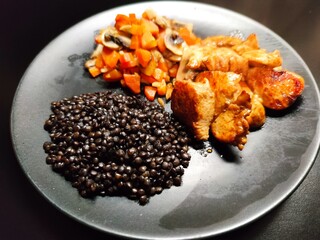 Fait maison - Poulet, lentilles beluga et légumes