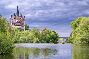 Fototapeta na wymiar river Lahn with cathedral in Limburg, Germany