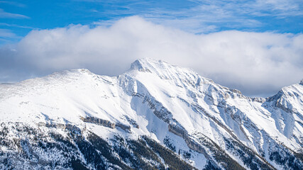 Fototapeta premium Mountains in Banff national park covered in snow