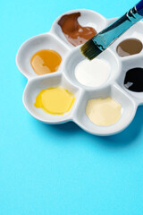 梅皿の絵の具と筆