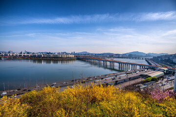 Fototapeta na wymiar view of the river in the city, Seoul South Korea