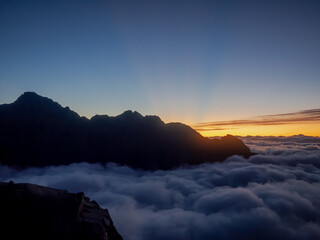 稜線での日の出